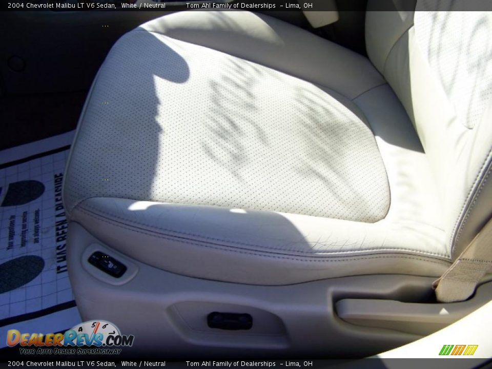 2004 Chevrolet Malibu LT V6 Sedan White / Neutral Photo #10
