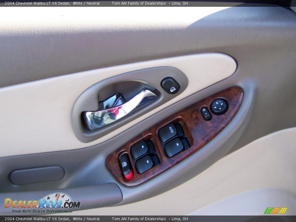 2004 Chevrolet Malibu LT V6 Sedan White / Neutral Photo #11