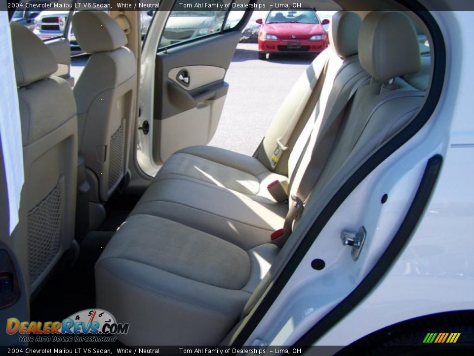 2004 Chevrolet Malibu LT V6 Sedan White / Neutral Photo #12