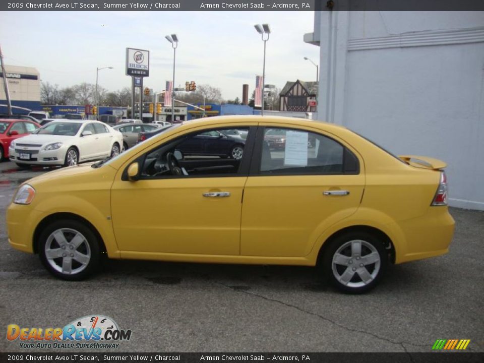 2009 Chevrolet Aveo LT Sedan Summer Yellow / Charcoal Photo #10