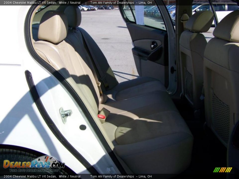 2004 Chevrolet Malibu LT V6 Sedan White / Neutral Photo #13