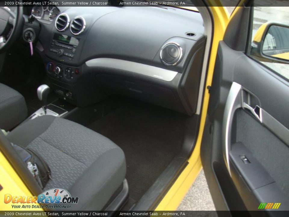 2009 Chevrolet Aveo LT Sedan Summer Yellow / Charcoal Photo #16