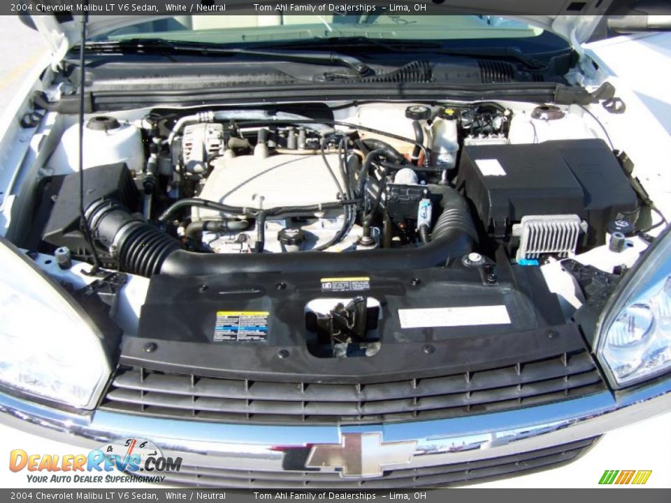 2004 Chevrolet Malibu LT V6 Sedan White / Neutral Photo #17