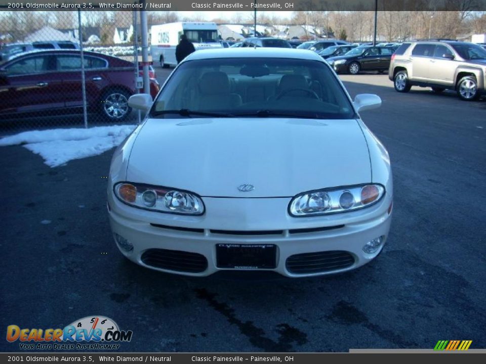 2001 Oldsmobile Aurora 3.5 White Diamond / Neutral Photo #2