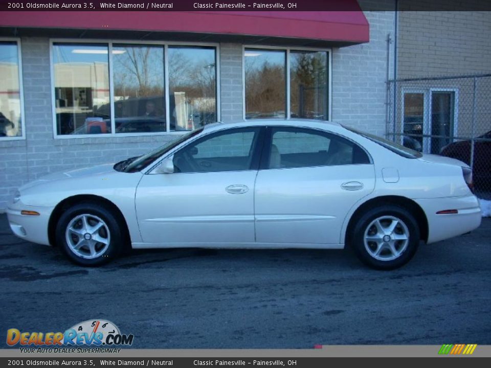 2001 Oldsmobile Aurora 3.5 White Diamond / Neutral Photo #3
