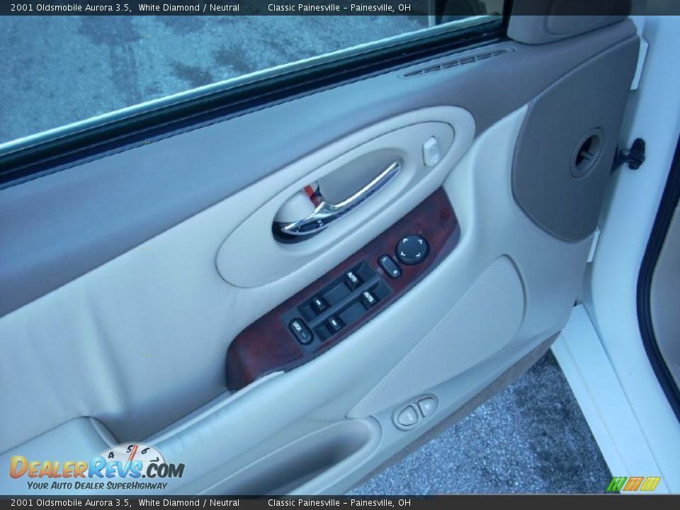 2001 Oldsmobile Aurora 3.5 White Diamond / Neutral Photo #8