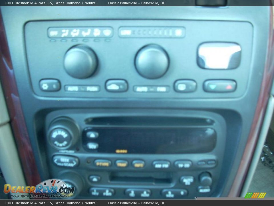 2001 Oldsmobile Aurora 3.5 White Diamond / Neutral Photo #10