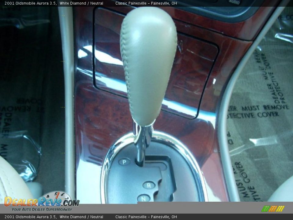 2001 Oldsmobile Aurora 3.5 White Diamond / Neutral Photo #11