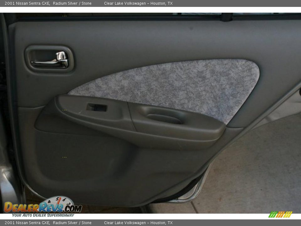 2001 Nissan Sentra GXE Radium Silver / Stone Photo #25