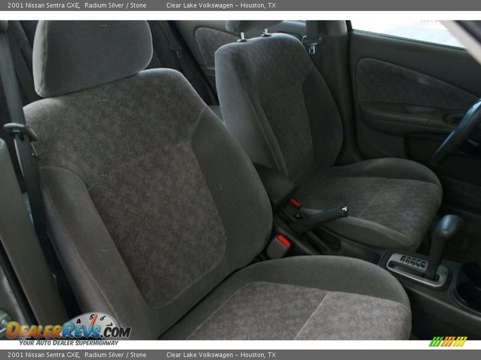 2001 Nissan Sentra GXE Radium Silver / Stone Photo #32