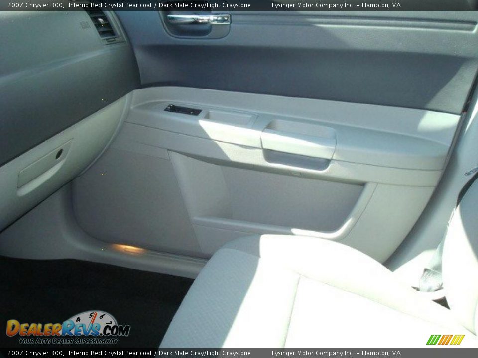 2007 Chrysler 300 Inferno Red Crystal Pearlcoat / Dark Slate Gray/Light Graystone Photo #16
