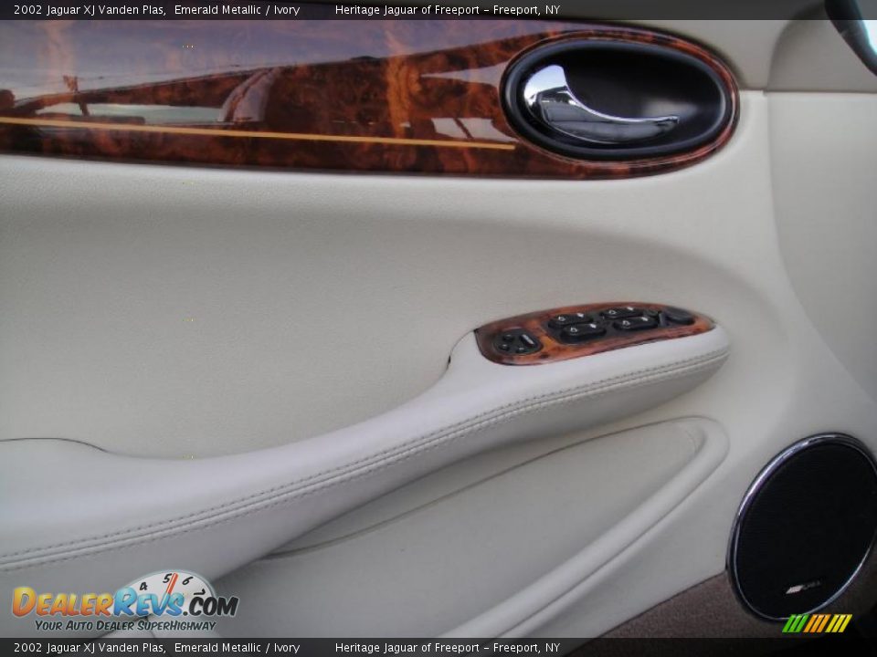 2002 Jaguar XJ Vanden Plas Emerald Metallic / Ivory Photo #11