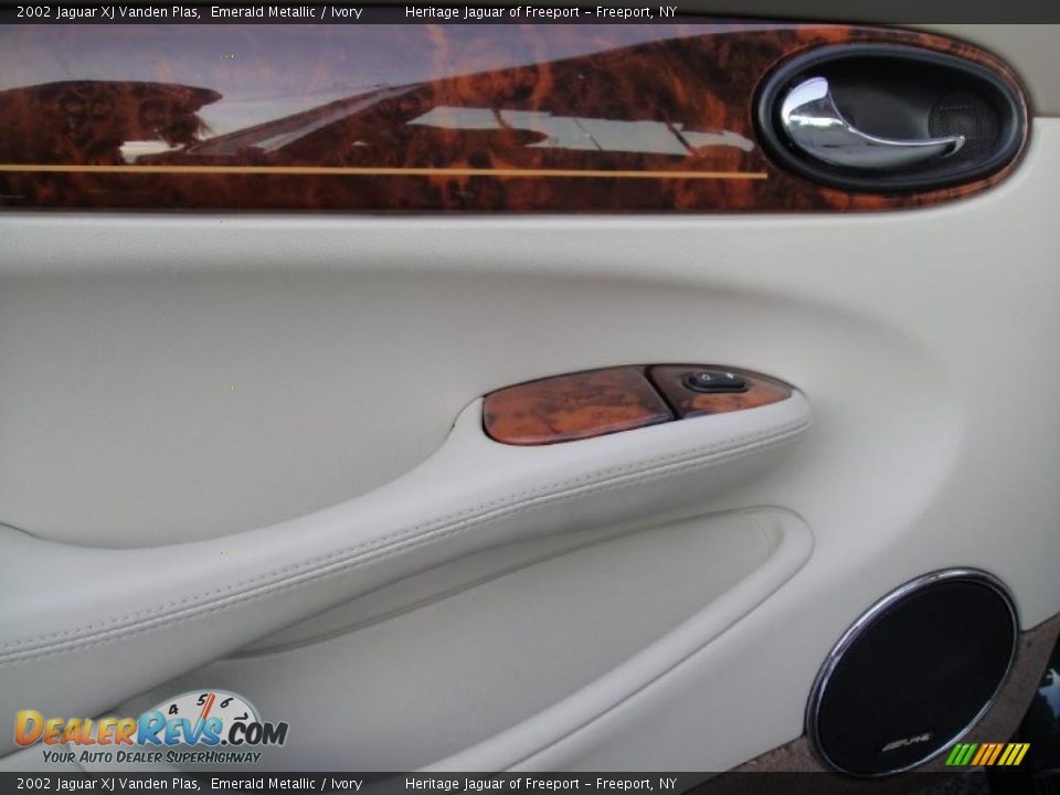 2002 Jaguar XJ Vanden Plas Emerald Metallic / Ivory Photo #15