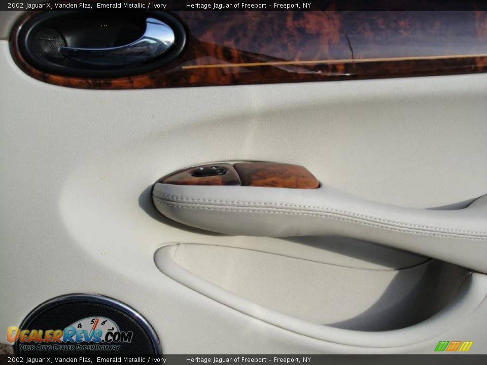 2002 Jaguar XJ Vanden Plas Emerald Metallic / Ivory Photo #19