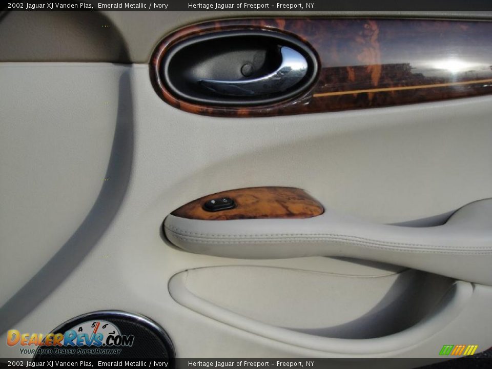 2002 Jaguar XJ Vanden Plas Emerald Metallic / Ivory Photo #23
