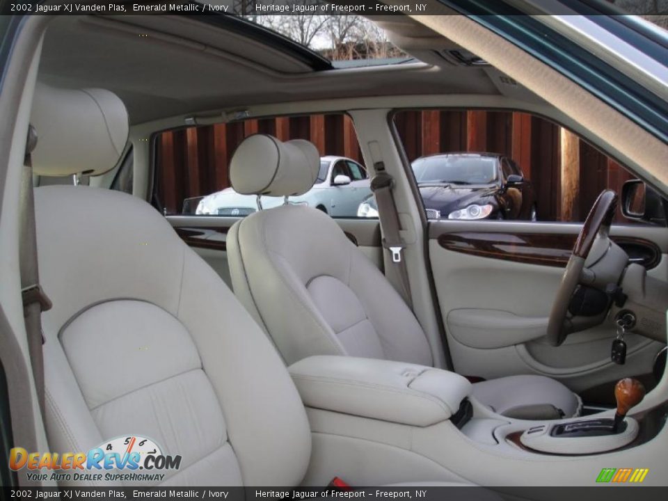 2002 Jaguar XJ Vanden Plas Emerald Metallic / Ivory Photo #24