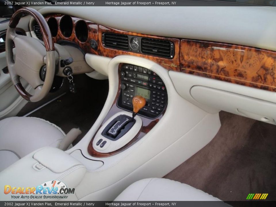 2002 Jaguar XJ Vanden Plas Emerald Metallic / Ivory Photo #26