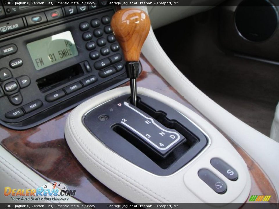 2002 Jaguar XJ Vanden Plas Emerald Metallic / Ivory Photo #28