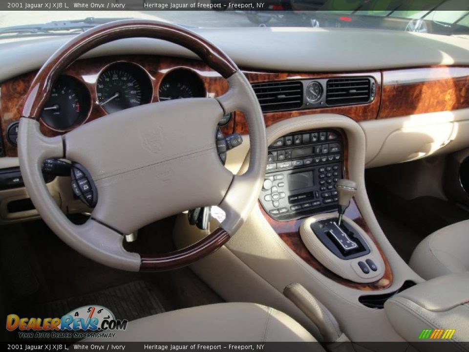 2001 Jaguar XJ XJ8 L White Onyx / Ivory Photo #14
