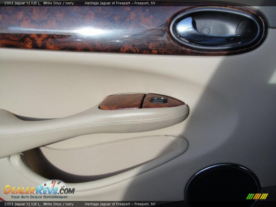 2001 Jaguar XJ XJ8 L White Onyx / Ivory Photo #15
