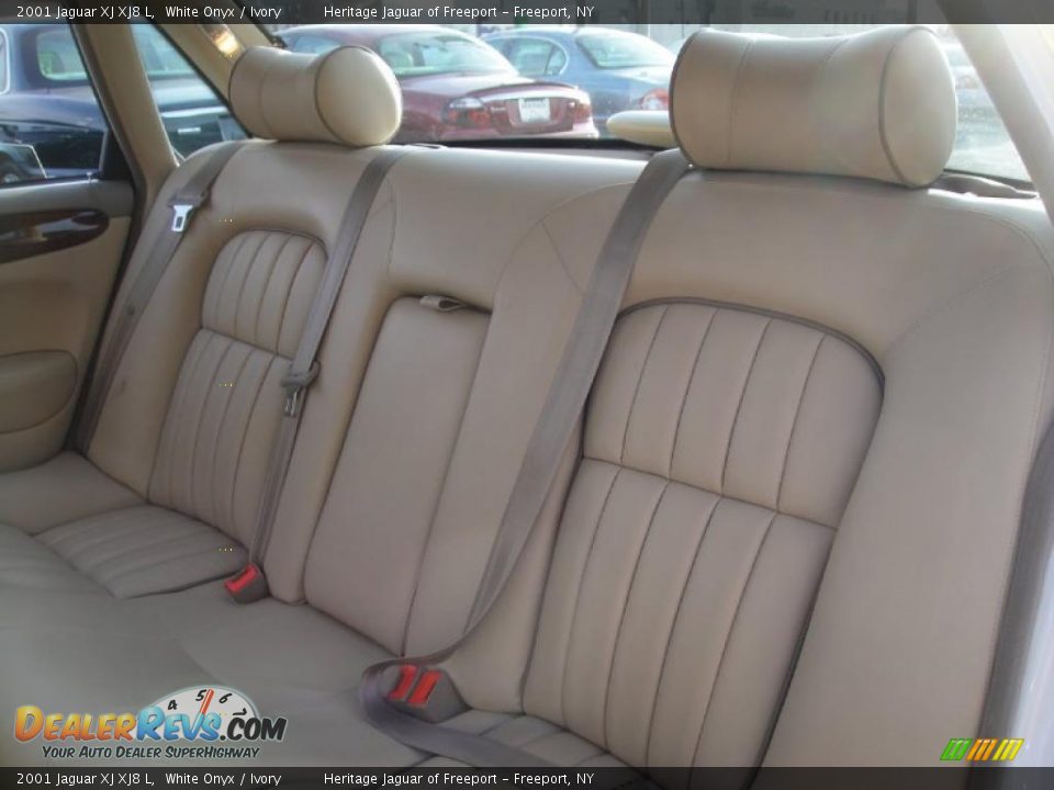 2001 Jaguar XJ XJ8 L White Onyx / Ivory Photo #16