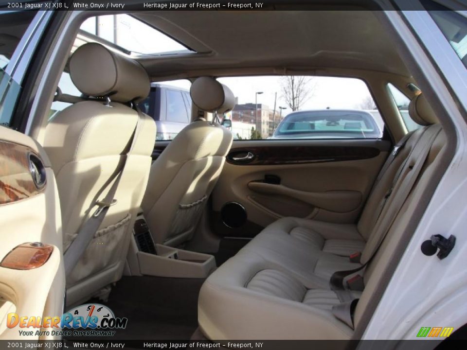 2001 Jaguar XJ XJ8 L White Onyx / Ivory Photo #17