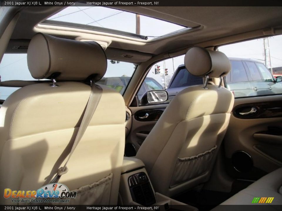 2001 Jaguar XJ XJ8 L White Onyx / Ivory Photo #18