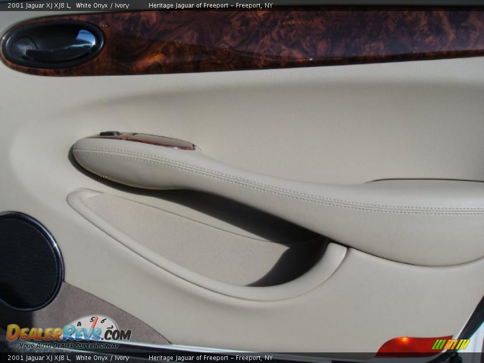 2001 Jaguar XJ XJ8 L White Onyx / Ivory Photo #20