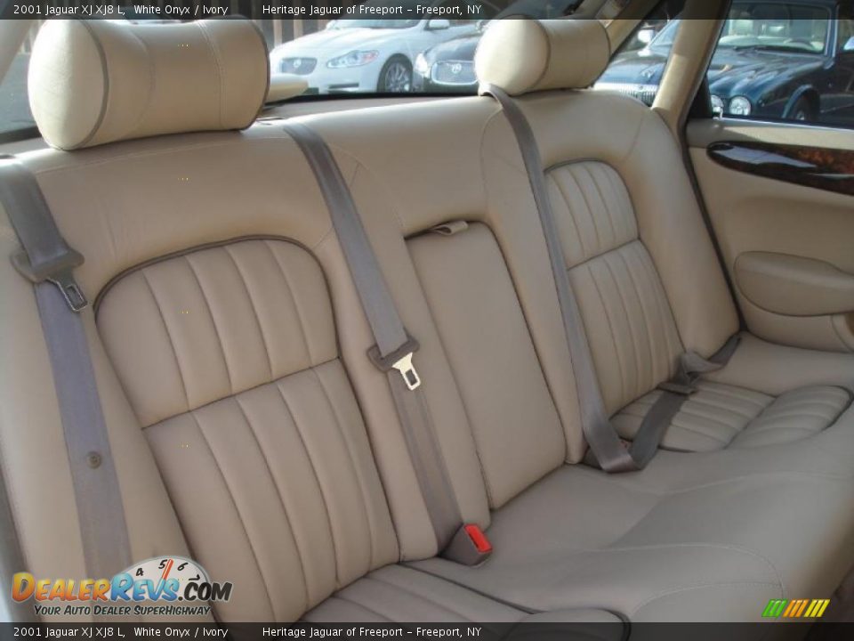 2001 Jaguar XJ XJ8 L White Onyx / Ivory Photo #21