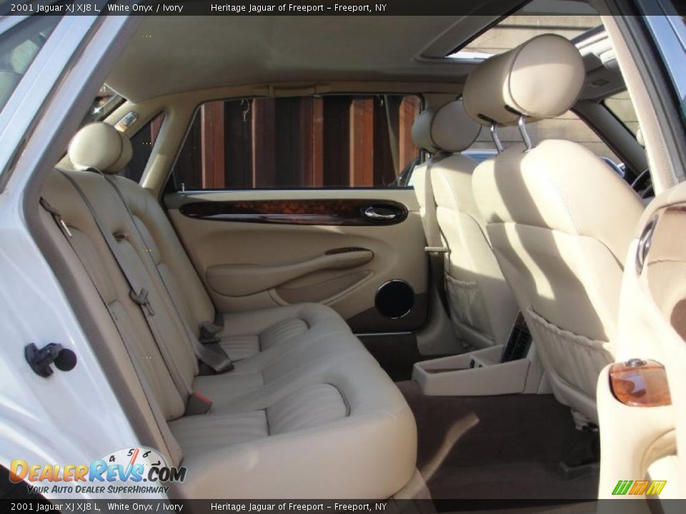 2001 Jaguar XJ XJ8 L White Onyx / Ivory Photo #22