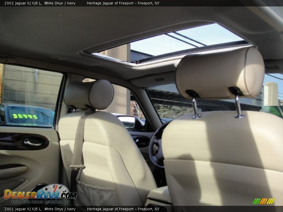 2001 Jaguar XJ XJ8 L White Onyx / Ivory Photo #23