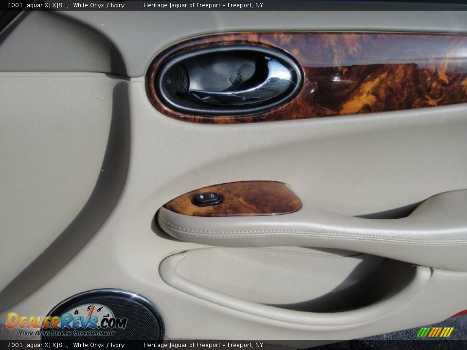 2001 Jaguar XJ XJ8 L White Onyx / Ivory Photo #24