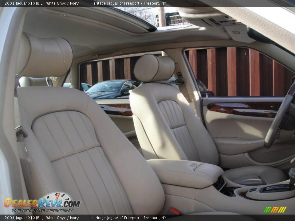 2001 Jaguar XJ XJ8 L White Onyx / Ivory Photo #25