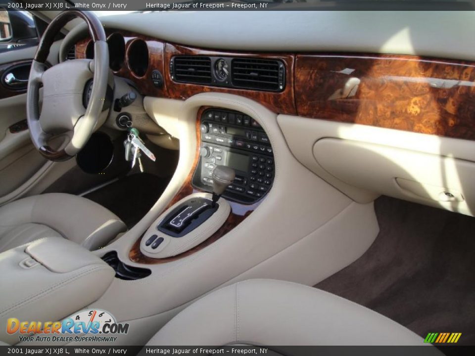 2001 Jaguar XJ XJ8 L White Onyx / Ivory Photo #27