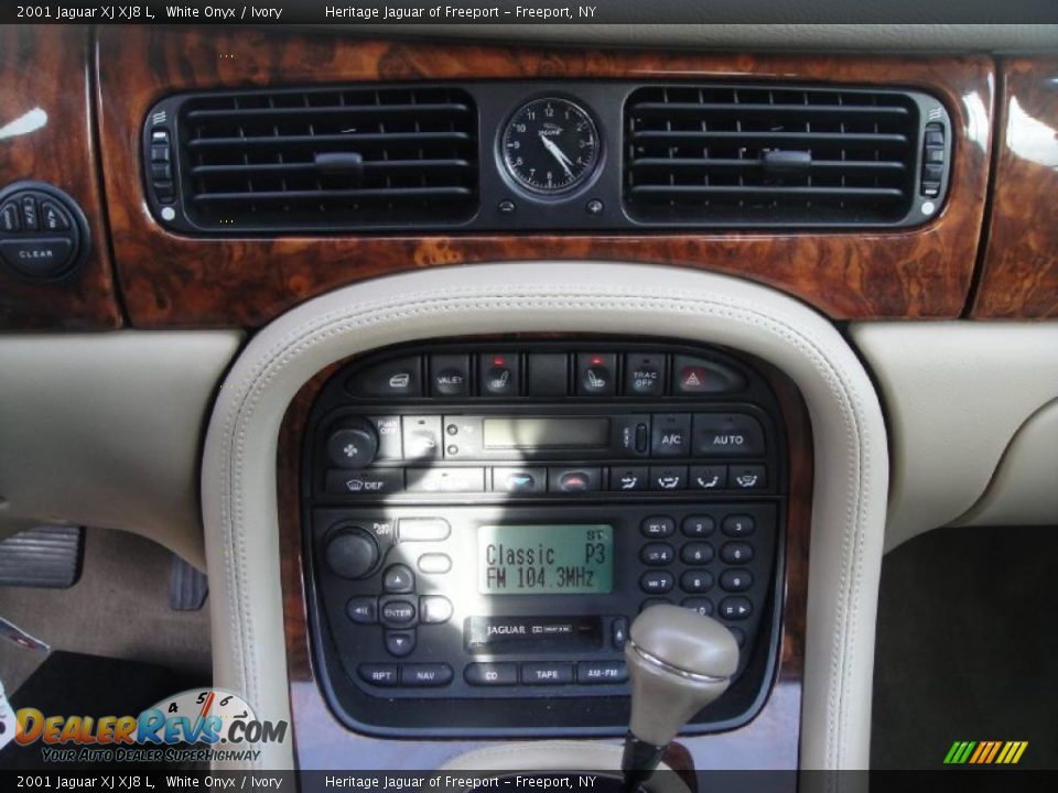 2001 Jaguar XJ XJ8 L White Onyx / Ivory Photo #29
