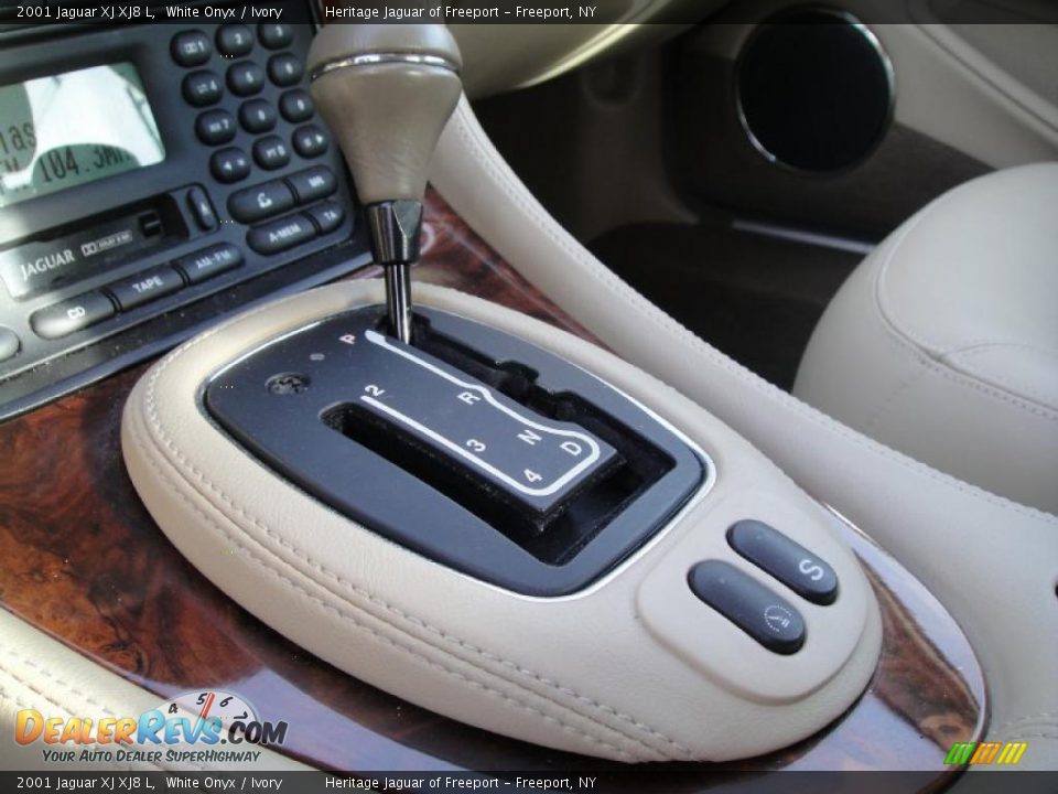 2001 Jaguar XJ XJ8 L White Onyx / Ivory Photo #30