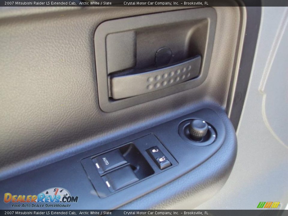 2007 Mitsubishi Raider LS Extended Cab Arctic White / Slate Photo #16