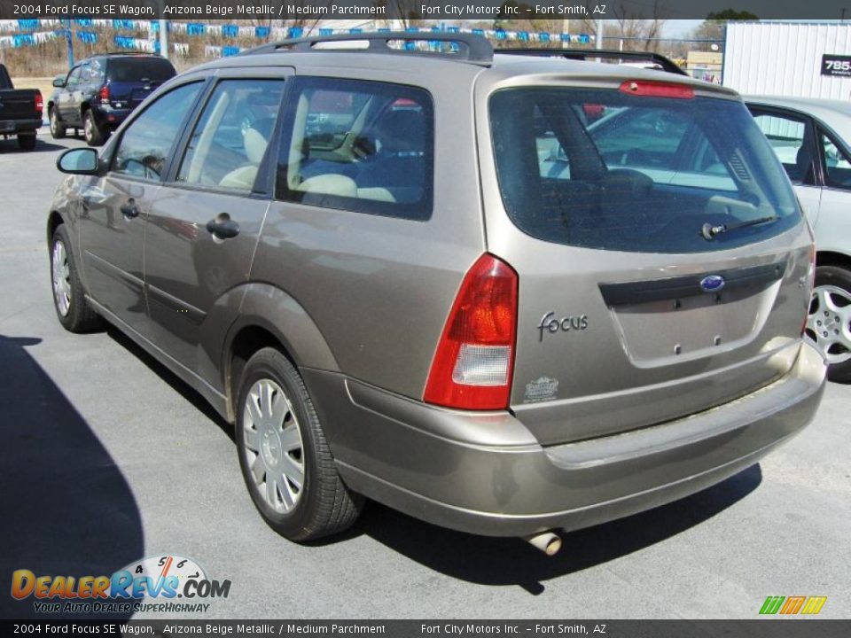 2004 Ford Focus SE Wagon Arizona Beige Metallic / Medium Parchment Photo #2