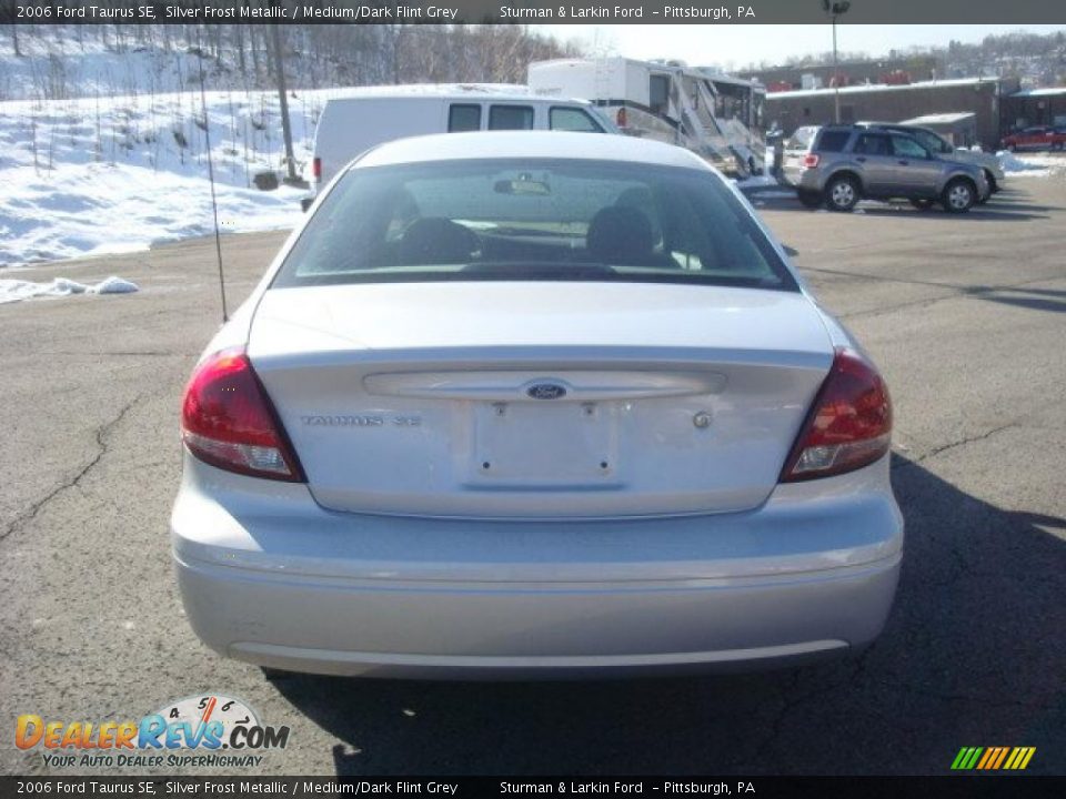 2006 Ford Taurus SE Silver Frost Metallic / Medium/Dark Flint Grey Photo #4