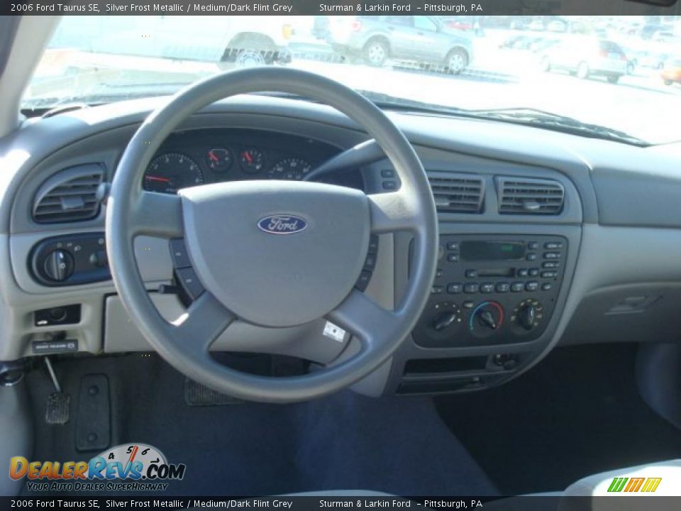 2006 Ford Taurus SE Silver Frost Metallic / Medium/Dark Flint Grey Photo #12
