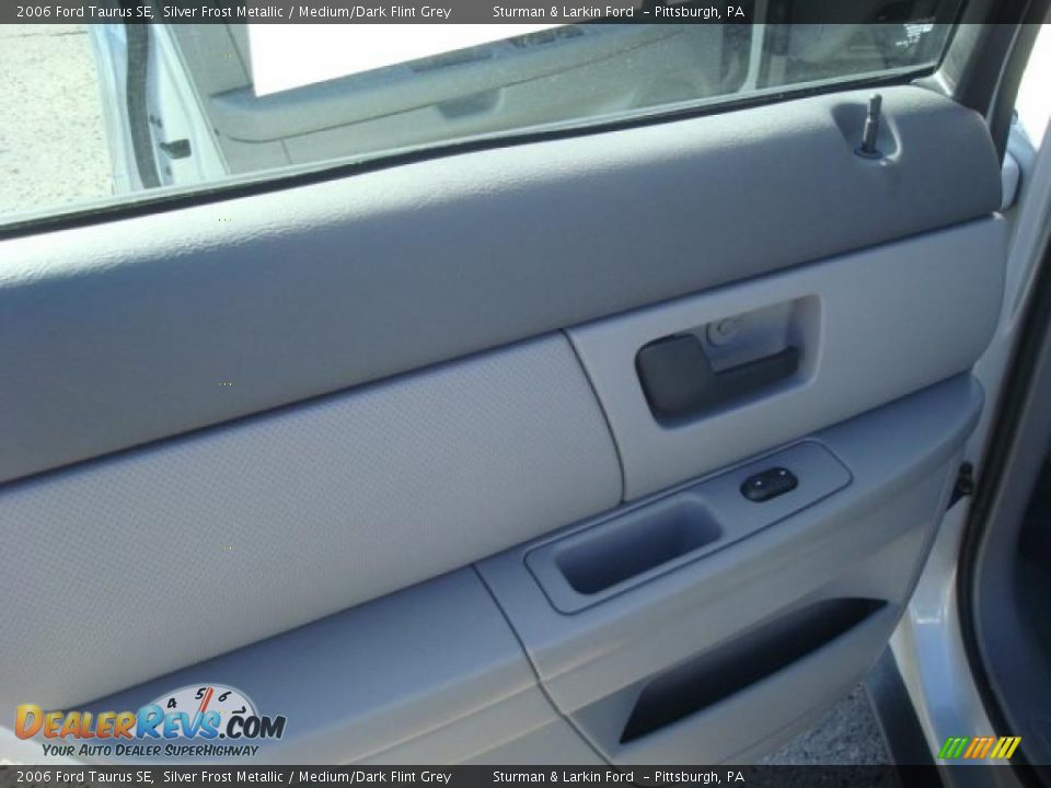 2006 Ford Taurus SE Silver Frost Metallic / Medium/Dark Flint Grey Photo #13