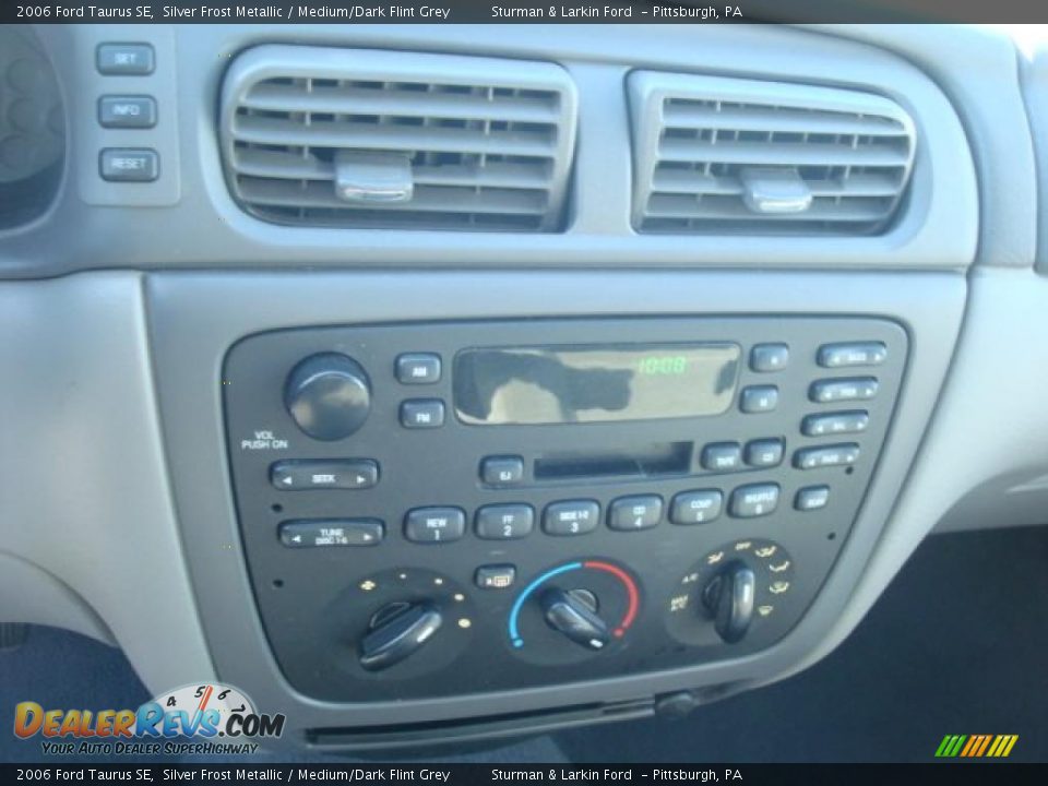 2006 Ford Taurus SE Silver Frost Metallic / Medium/Dark Flint Grey Photo #18