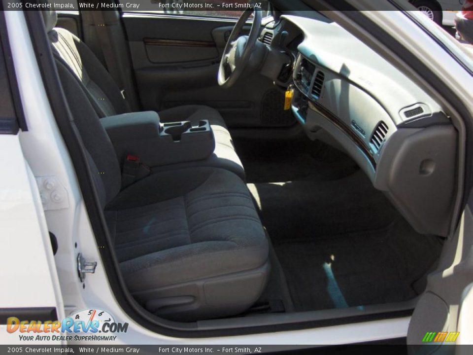 2005 Chevrolet Impala White / Medium Gray Photo #6