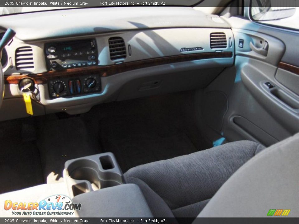2005 Chevrolet Impala White / Medium Gray Photo #9