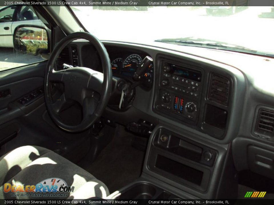 2005 Chevrolet Silverado 1500 LS Crew Cab 4x4 Summit White / Medium Gray Photo #11