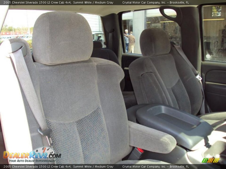 2005 Chevrolet Silverado 1500 LS Crew Cab 4x4 Summit White / Medium Gray Photo #12
