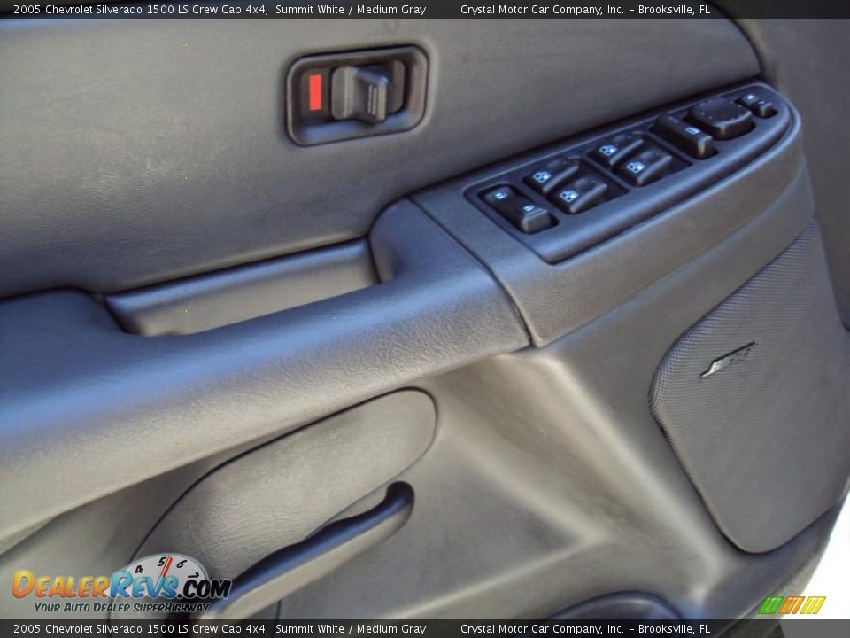 2005 Chevrolet Silverado 1500 LS Crew Cab 4x4 Summit White / Medium Gray Photo #17