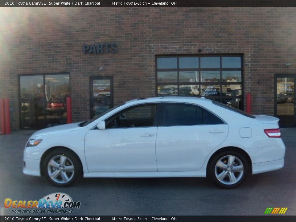 2010 Toyota Camry SE Super White / Dark Charcoal Photo #2