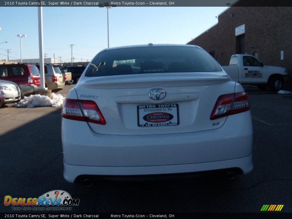2010 Toyota Camry SE Super White / Dark Charcoal Photo #4