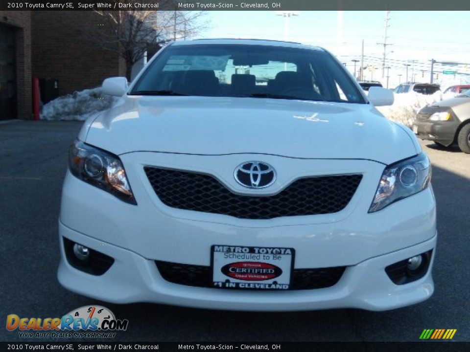 2010 Toyota Camry SE Super White / Dark Charcoal Photo #8